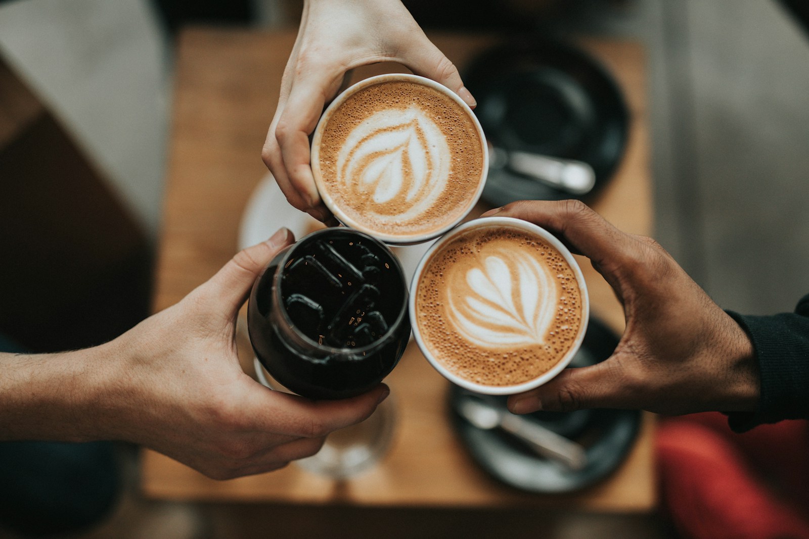 Coffee brewing and cups — coffee processing effluent and reuse context. Photo via Unsplash.